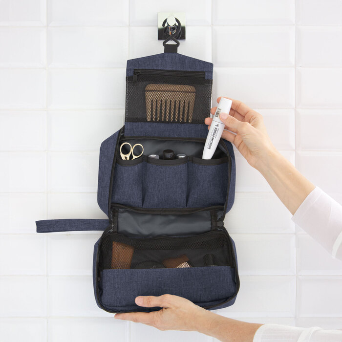 alt_promocional_publicitario_necessaire_colgante_T727_azul_contexto_2