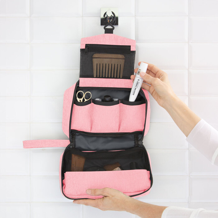 alt_promocional_publicitario_necessaire_colgante_T727_rosa_contexto_2